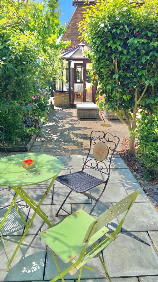 Apartment Beautiful With Garden 3 Mins Walk To
